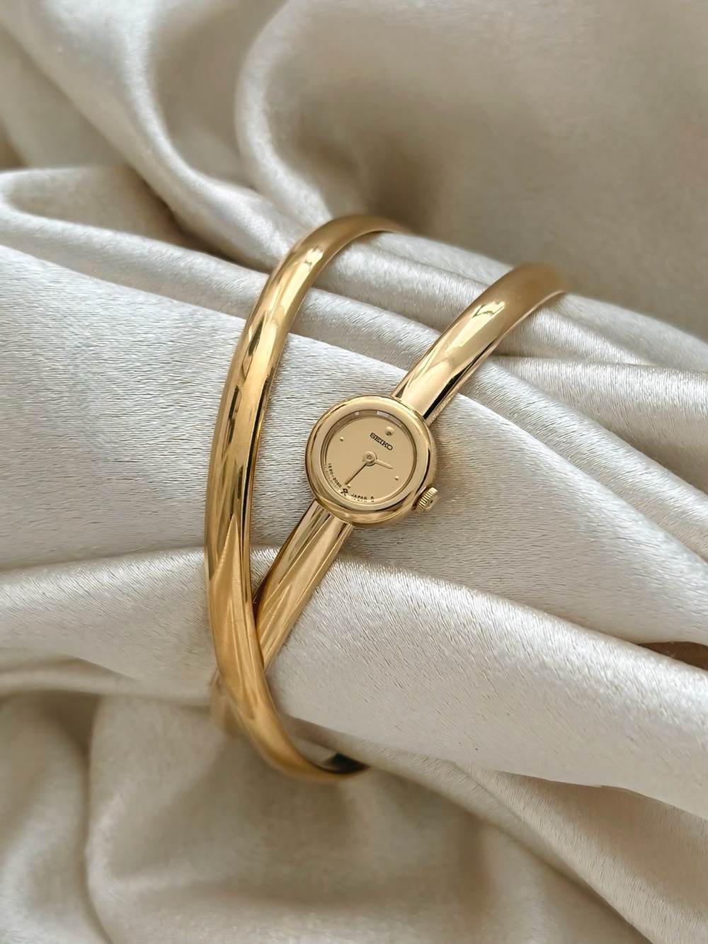 AUTHENTIC RARE VINTAGE SEIKO GOLD BANGLE WATCH